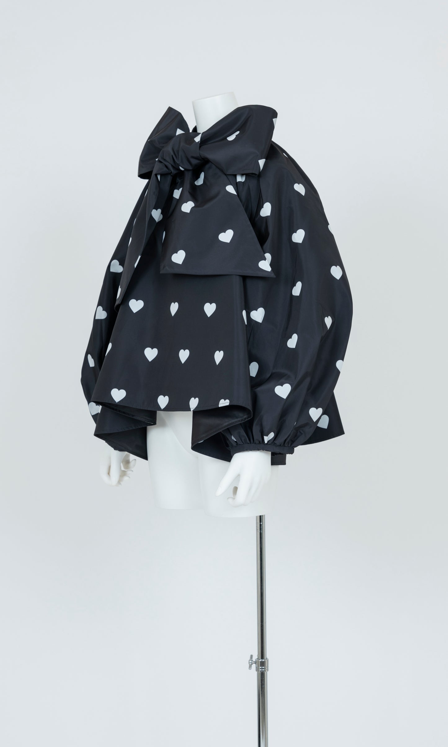 Heart Pattern Ribbon Collar Top